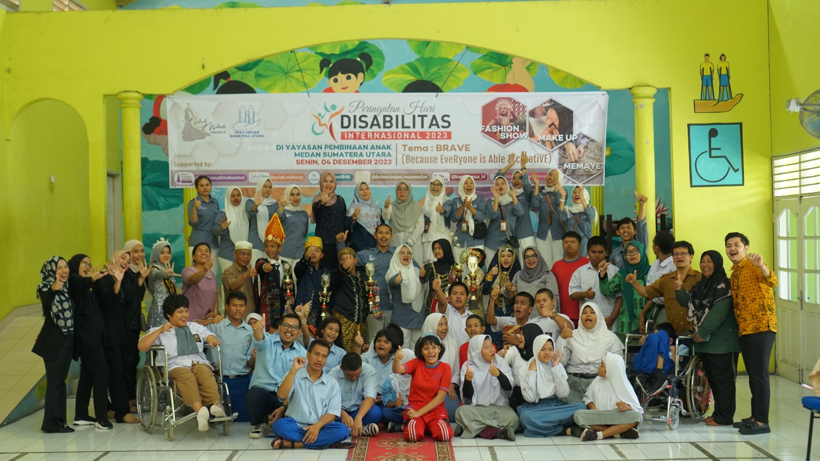 Dalam rangka memperingati Hari Disabilitas Internasional 2023 UMKM Nikah Mudah Project, Sewa Gaun Pengantin Medan menggali potensi dan kreativitas anak-anak penyandang disabilitas di YPAC Medan, Senin (4/12/2023).