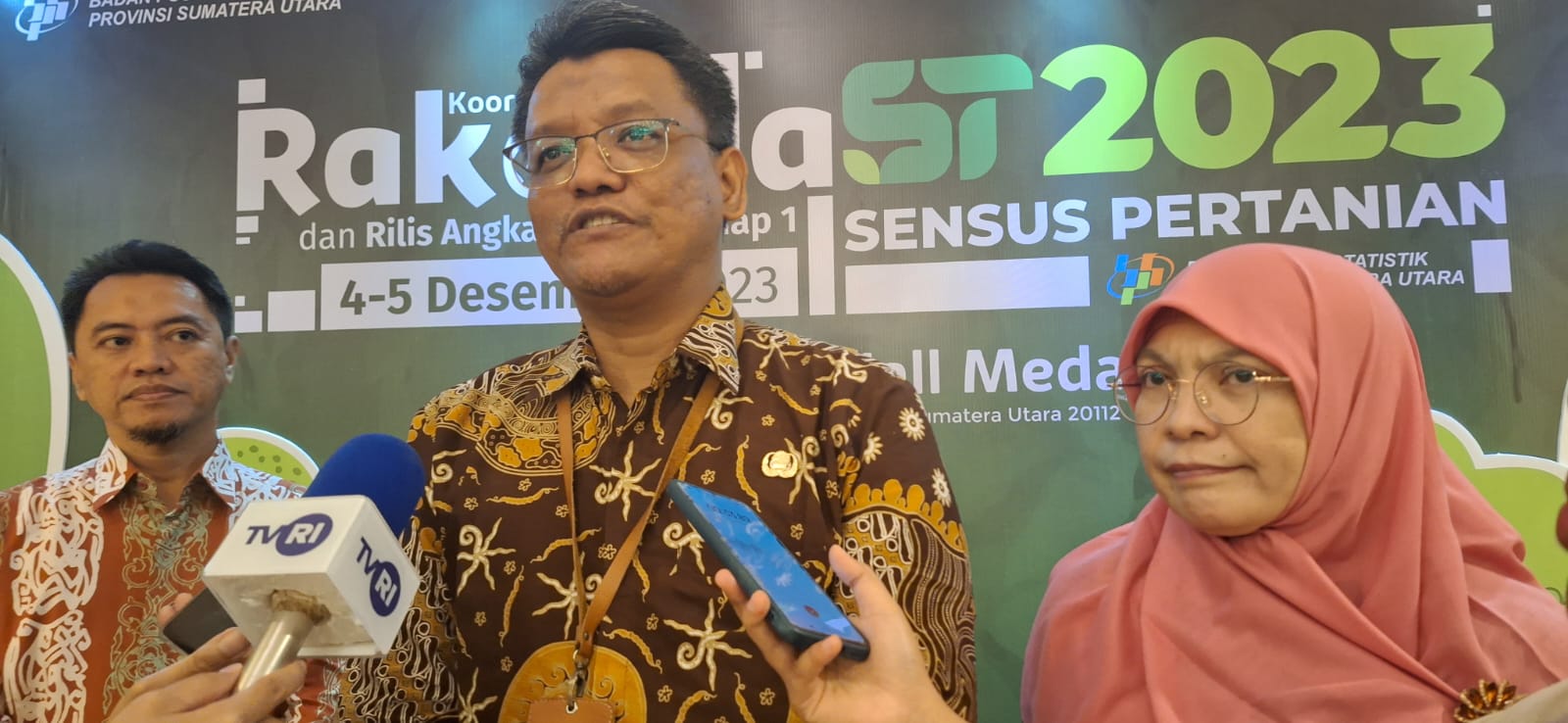 Kepala BPS Sumut, Nurul Hasanudin, saat memberi keterangan kepada media pada Rakorda ST2023 dan Rilis Angka ST2023 Tahap 1, di Grand City Hall, Medan, Senin (4/12/2023).