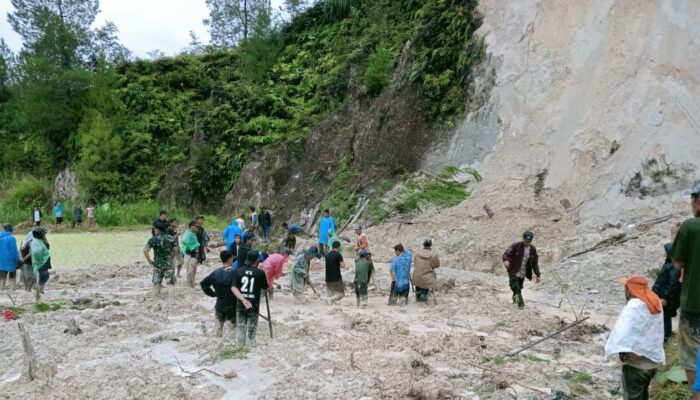 Ibu Dan Anak Tewas Tertimbun Tanah Longsor Saat Berteduh Di Gubuk