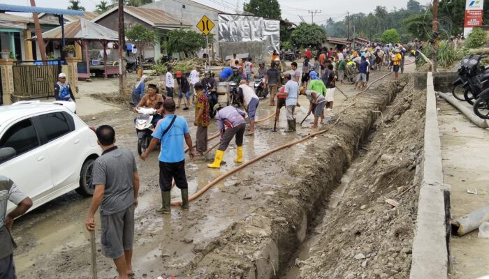Pemkab Agara Bersama Masyarakat Gotroy Pasca Banjir