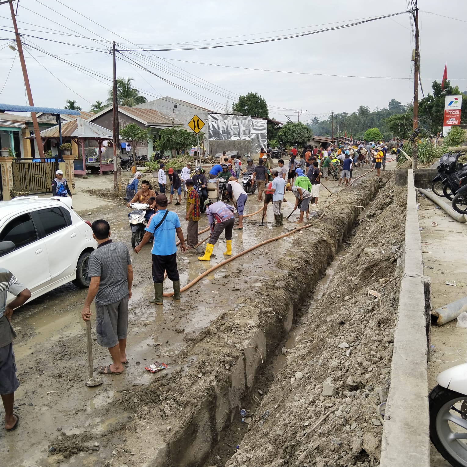 Pemkab Agara Bersama Masyarakat Gotroy Pasca Banjir