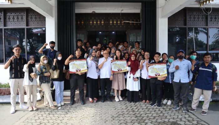 Dinsos Kota Medan Berikan Bantuan Pendidikan Kepada Mahasiswa Medan