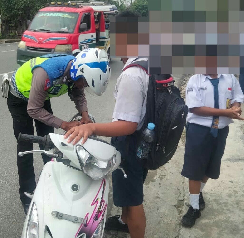 Tidak Gunakan Helm, Sat Lantas Polres P.Siantar Langsung Tilang Pelajar
