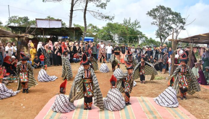 Pembukaan Kemah Seni Antara Desember Kopi