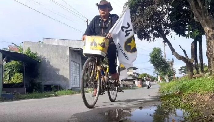 Caleg Suratman Sosialisasi Ke Masyarakat Dengan Mendayung Sepeda