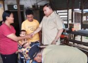 Salim Fakhry Bantu Kursi Roda Bocah Cacat Sejak Lahir