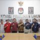 Ketua Komisi Pemilihan Umum Provinsi Sumatera Utara foto bersama General Manager PLN UID Sumatera Utara.