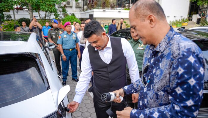 Resmikan SPKL di Balai Kota, Mobil Listrik Makin Tumbuh, Bobby Nasution Silahkan PT Voltron Investasi