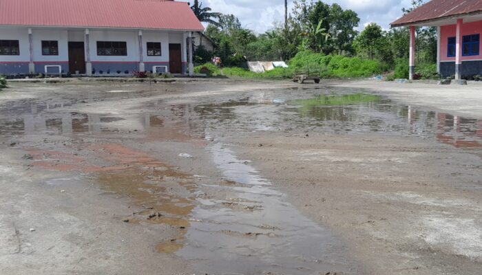 Butuh Perhatian, Halaman SDN 173386 Onan Runggu Pagaran Selalu Tergenang Air