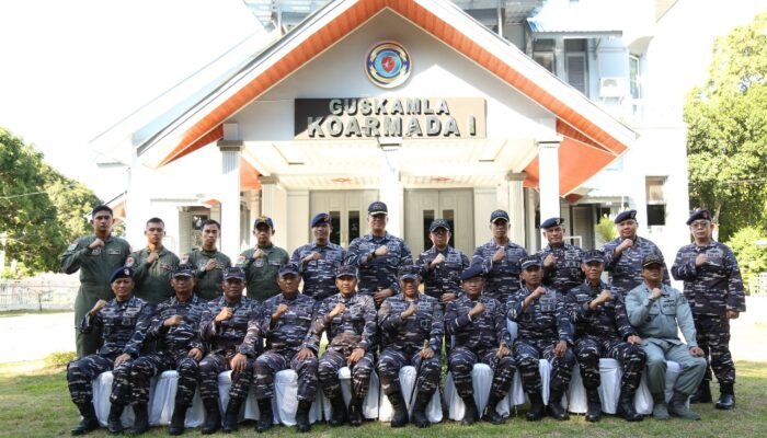 Danlantamal I Dampingi Pangkoarmada I Di Lanal Sabang