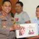 Kapolres P. Siantar Berikan Bingkisan Nataru Bagi Wartawan