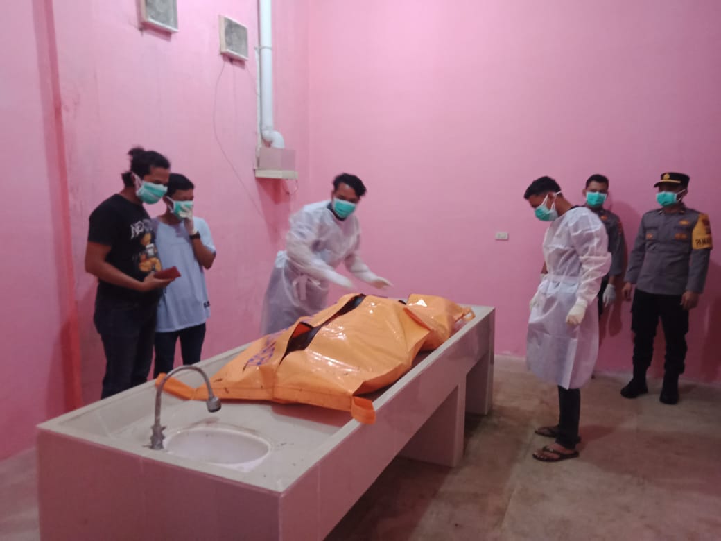 Penemuan Mayat Laki-laki Masih Di RSUD Kota Subulussalam Penemuan Mayat Laki-laki Masih Di RSUD Kota Subulussalam