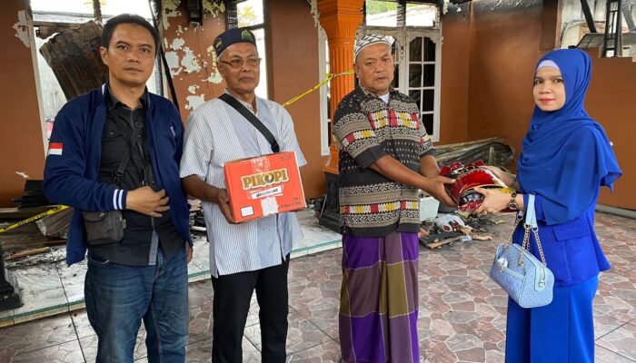 Eva Lariyanti Bantu Korban Kebakaran Jl. Gurilla