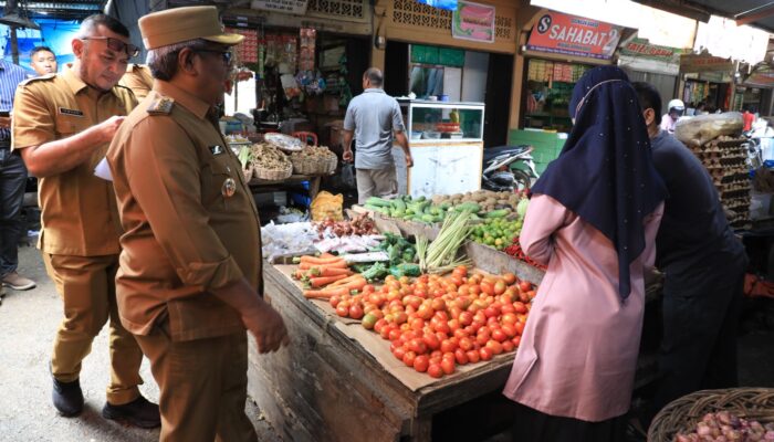 Sidak Pasar Pantonlabu, Mahyuzar Temukan Kenaikan Harga Tiga Bahan Pokok