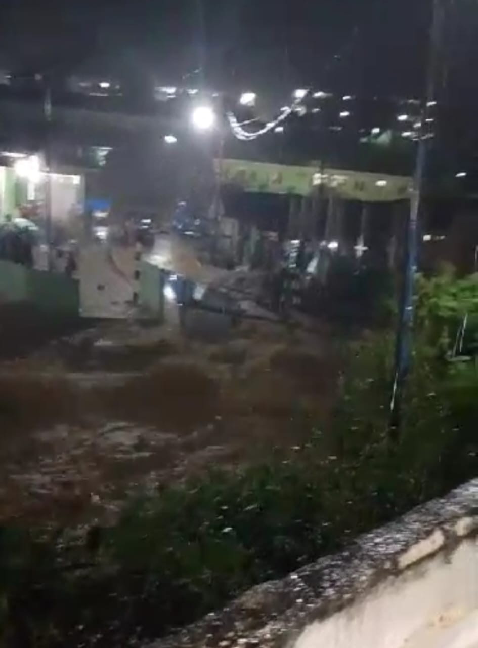 Pondok Pesantren Musthafawiyah Purba Baru Diterjang Banjir