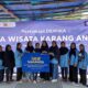 Presiden Direktur PT Bank Mestika Dharma Tbk, Achmad S. Kartasasmita (kanan) foto bersama usai melakukan kick off program UMKM Vaganza yang diikuti oleh 15 UMKM unggulan di sela peresmian Desa Wisata Karang Anyar.