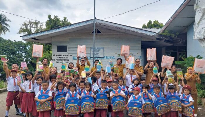 Toba Tilapia Beri Perlengkapan Sekolah 571 Siswa SD Di Simalungun