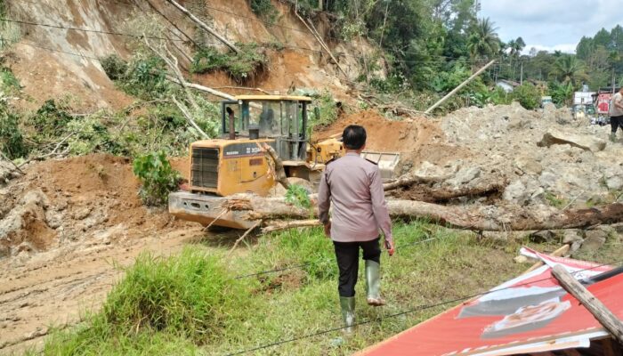 Jalinsum Taput-Tapsel Longsor, 2 Mobil Tertimbun