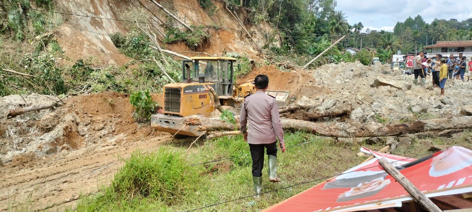Jalinsum Taput-Tapsel Longsor, 2 Mobil Tertimbun