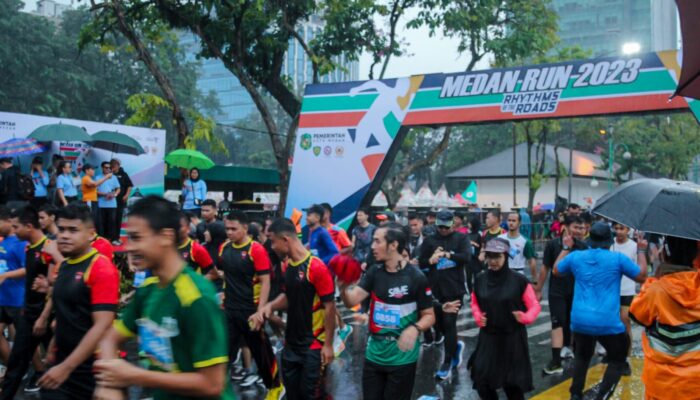 Ribuan Peserta Medan Run 2023 Tetap Semangat Meskipun Hujan