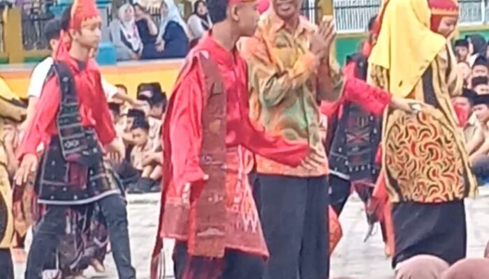 Atraksi Seni Warnai Pembagian Rapor Siswa MTsN 1 Medan