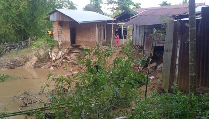 Empat Rumah Warga Nyaris Amblas Ke Krueng Langsa
