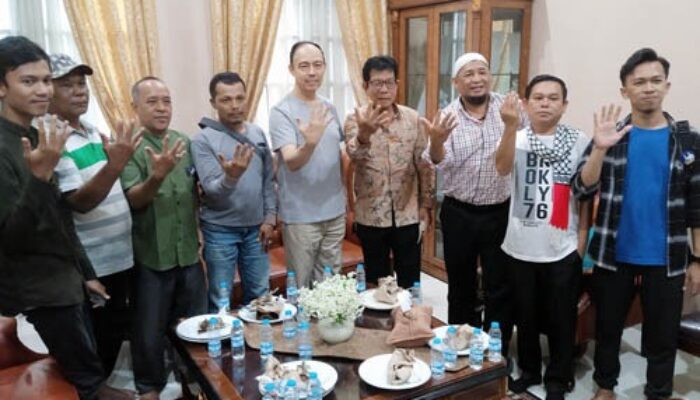 Warga Medan Denai Datangi Rumah Abdillah, Sampaikan Dukungan