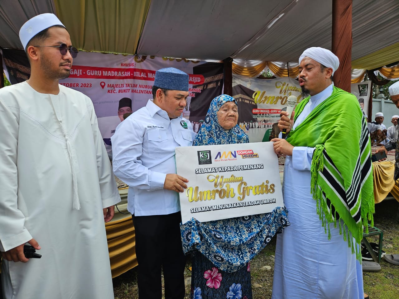 Ketua KSJ Sumut Berangkatkan Warga Madina Umrah Gratis