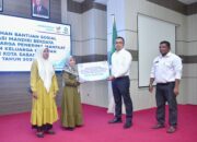 76 KPM PKH Graduasi Mandiri Sabang Terima Buku Tabungan