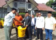 Pemkab Agara Bantu Tong Sampah Fiber 69 Desa Lokus Stunting