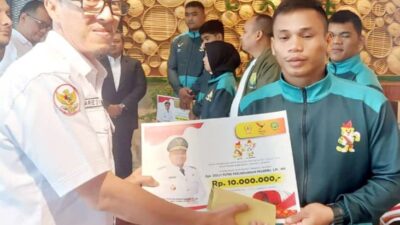 Atlet, Pelatih Dan Wasit Tapsel Terima Tali Asih