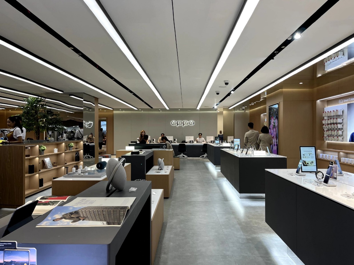 OPPO Hadirkan Experience & Service Store Terbesar dan Terlengkap Serta Pop Up Store Berkonsep Bandara di Delipark Medan