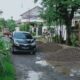 SATU ruas jalan di Jalan Sembada XVI, Kelurahan Padang Bulan Selayang II, Kecamatan Medan Selayang yang akan segera diperbaiki. Waspada/Ist