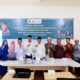 KEPALA MAN 2 Model Medan Wuri Tamtama Abdi bersama penguji Luthfi, WKM Kurikulum, Tim IKM-BK dan perwakilan madrasah se-KKM MAN 2 foto bersama usai pelaksanaan presentasi IKM-BK. Waspada/Ist