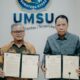 REKTOR UMSU Prof. Dr. Agussani, MAP dan Rektor Telkom University Prof. Dr. Adiwijaya, S.Si., M.Si memperlihatkam dokumen kerjasama. Waspada /Ist
