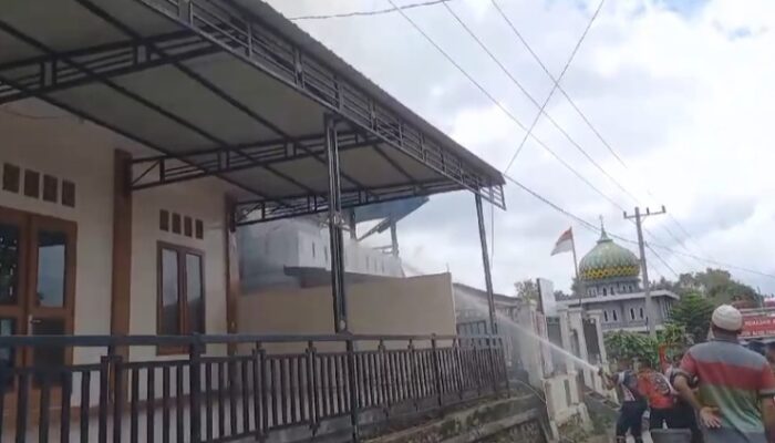 Kantor Desa Dan Atap Meunasah Lukup Sabun Induk Hangus Terbakar