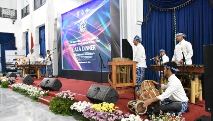 Saung Angklung Udjo dan Arumba Menutup KMBAAA di Kota Bandung