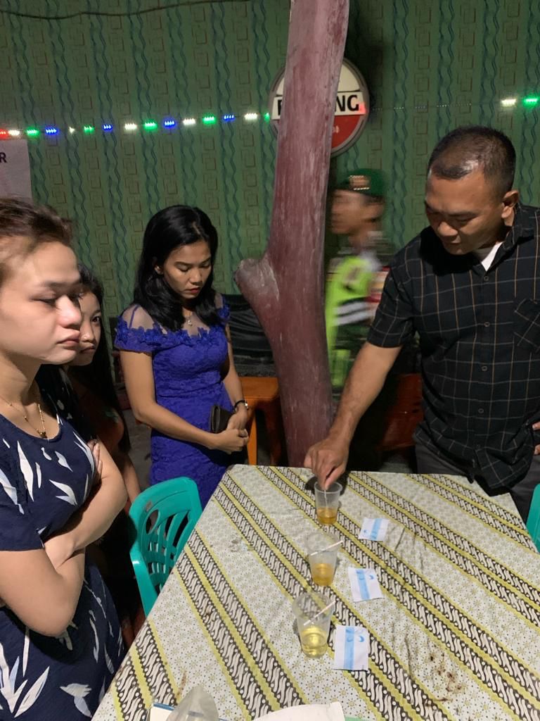 Polres Simalungun Tes Urine Pengunjung Cafe