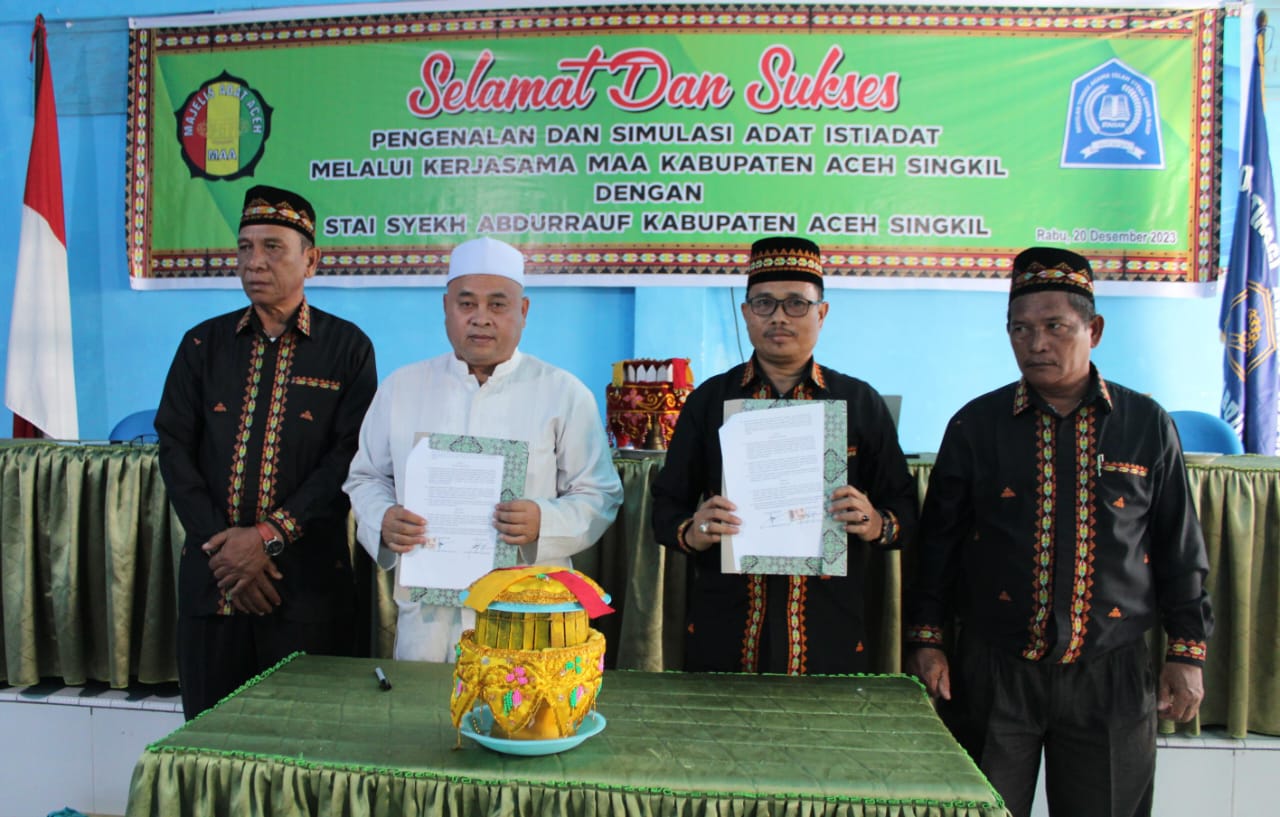MAA Latih Mahasiswa Ukir Kelapa Dan Anyam Janur Lestarikan Adat MAA Latih Mahasiswa Ukir Kelapa Dan Anyam Janur Lestarikan Adat