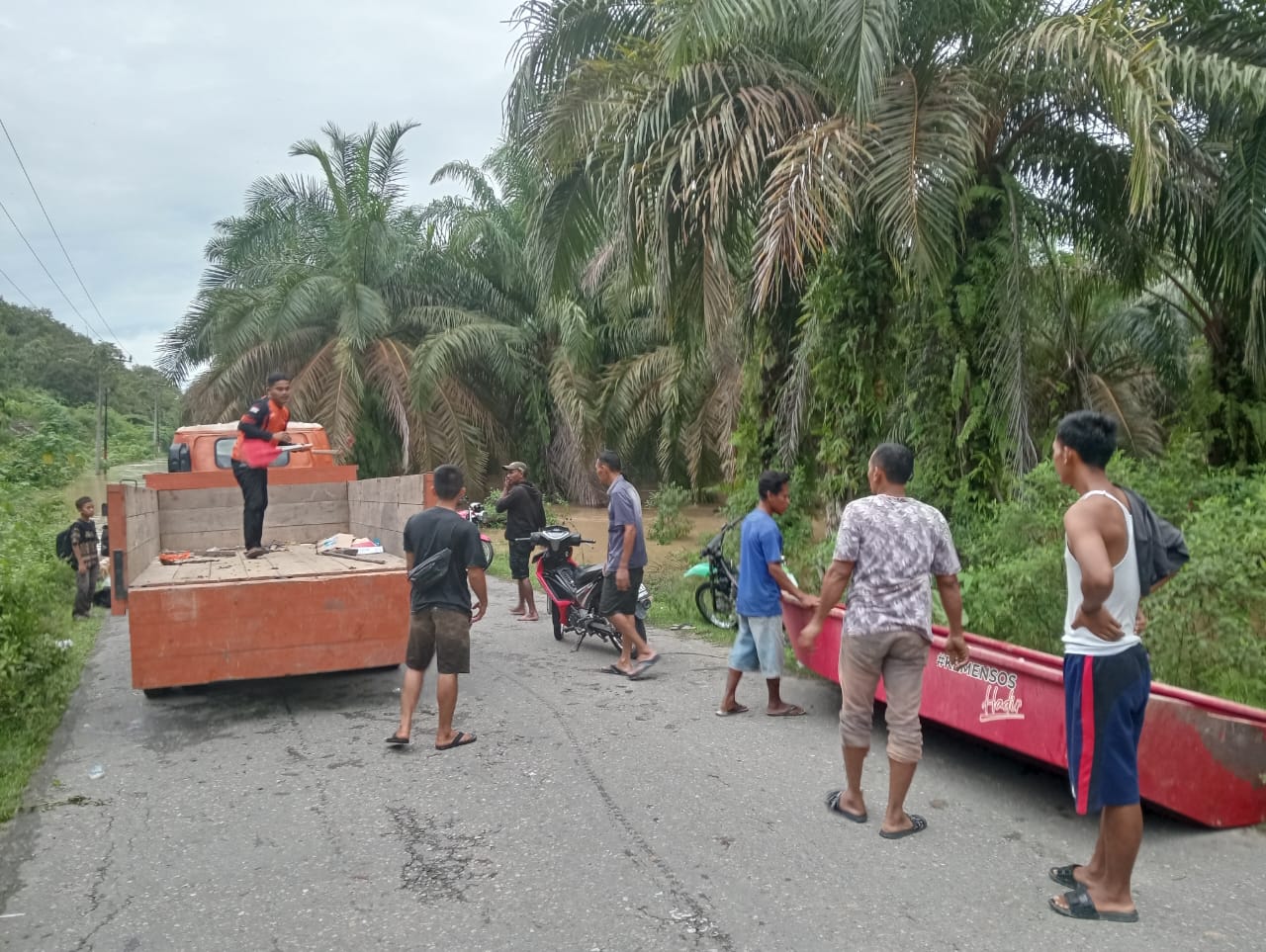 BPBD Dan Dinsos Tangani Warga Terdampak Banjir Aceh Tamiang BPBD Dan Dinsos Tangani Warga Terdampak Banjir Aceh Tamiang
