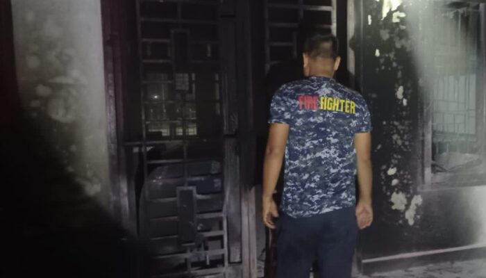 Pintu Kantor Dinas Dibakar OTK