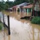 Kondisi banjir di Gampong Sukarakyat dan Gampong Pondok Kemuning yang merendam rumah warga, Senin (25/12). Waspada/dede