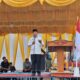 Pj Bupati Abdya Darmansah, saat memberikan sambutan dalam acara kanduri peringatan maulid Nabi Besar Muhammad SAW, serta penguhan pengurus DPD Apkasindo Kabupaten Abdya Periode 2023-2028. Bertempat di Mushalla Simpang T, Dusun Kuala Surien, Desa Lama Tuha, Kecamatan Kuala Batee. Foto direkam Minggu (24/12) lalu.Waspada/Syafrizal