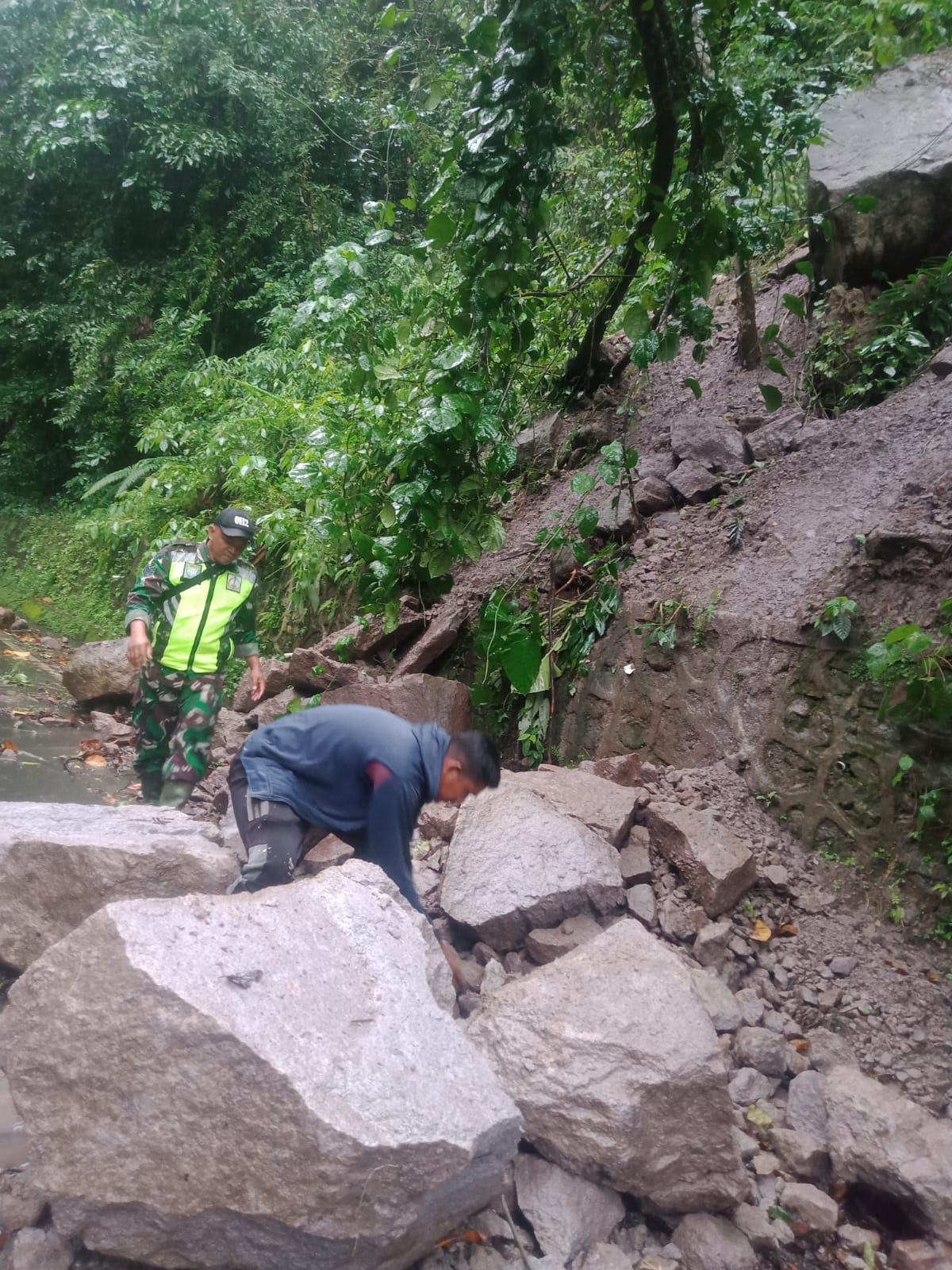 Longsor Di Tanjakan Ujong Murong Menuju Objek Wisata Iboih
