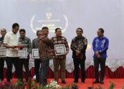 Pemkab Abdya Terima Penghargaan Keterbukaan Informasi Publik