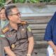 Kajari Padangsidimpuan Dr. Lambok MJ Sidabutar berbincang dengan warga di Kelurahan Ujung Padang untuk memberikan edukasi dan pencerahan terkait hukum, Rabu 6/12).Waspada/ist.