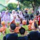 Bunda Paud Provinsi Aceh, Ny. Ayu Marzuki berkunjung ke TKN 4 dan SDN 1 Sabang disambut dengan tarian tradisional Aceh. (Waspada/ist)