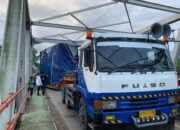 Truk Hantam Besi Jembatan, Jalinsum Aceh Timur Macet Total