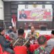 KAPOLRES Aceh Timur AKBP Andy Rahmansyah, menanggapi keluhan tokoh masyarakat dalam Program Jumat Curhat di Mapolres Aceh Timur, Jumat (1/12). Waspada/Muhammad Ishak