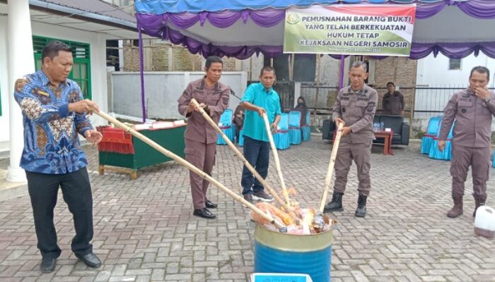 Kejari Samosir Musnahkan Barang Bukti Narkoba